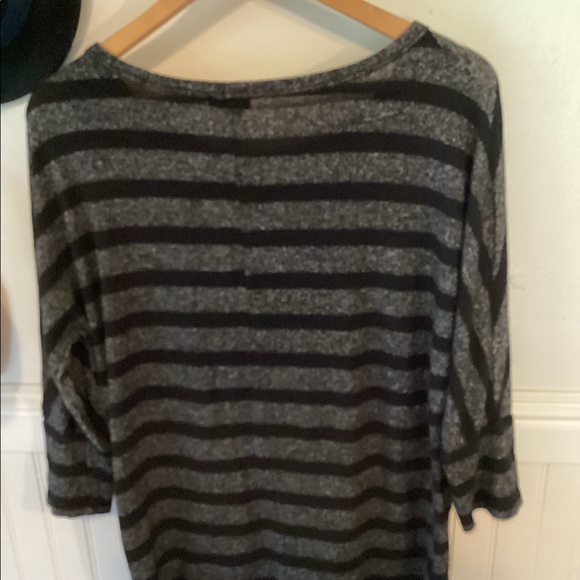 🌷Large Mix black and grey striped shirt - Picture 2 of 3